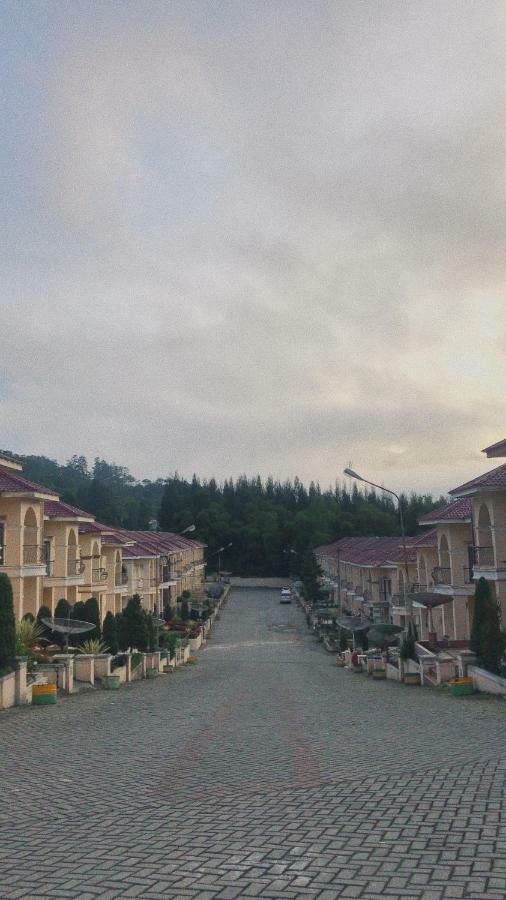 Villa Brastagi Resort Jalan Mimpin Tua Blok C No. 41 Berastagi Zewnętrze zdjęcie